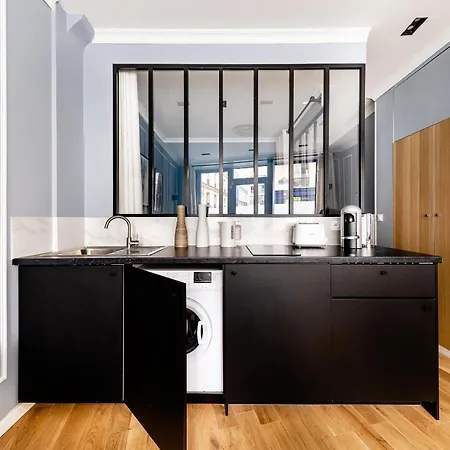 Notre Dame 1 Bedroom アパート